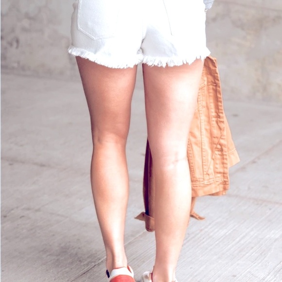BNWOT Mindy Mae Market white Denim Shorts - Picture 4 of 4